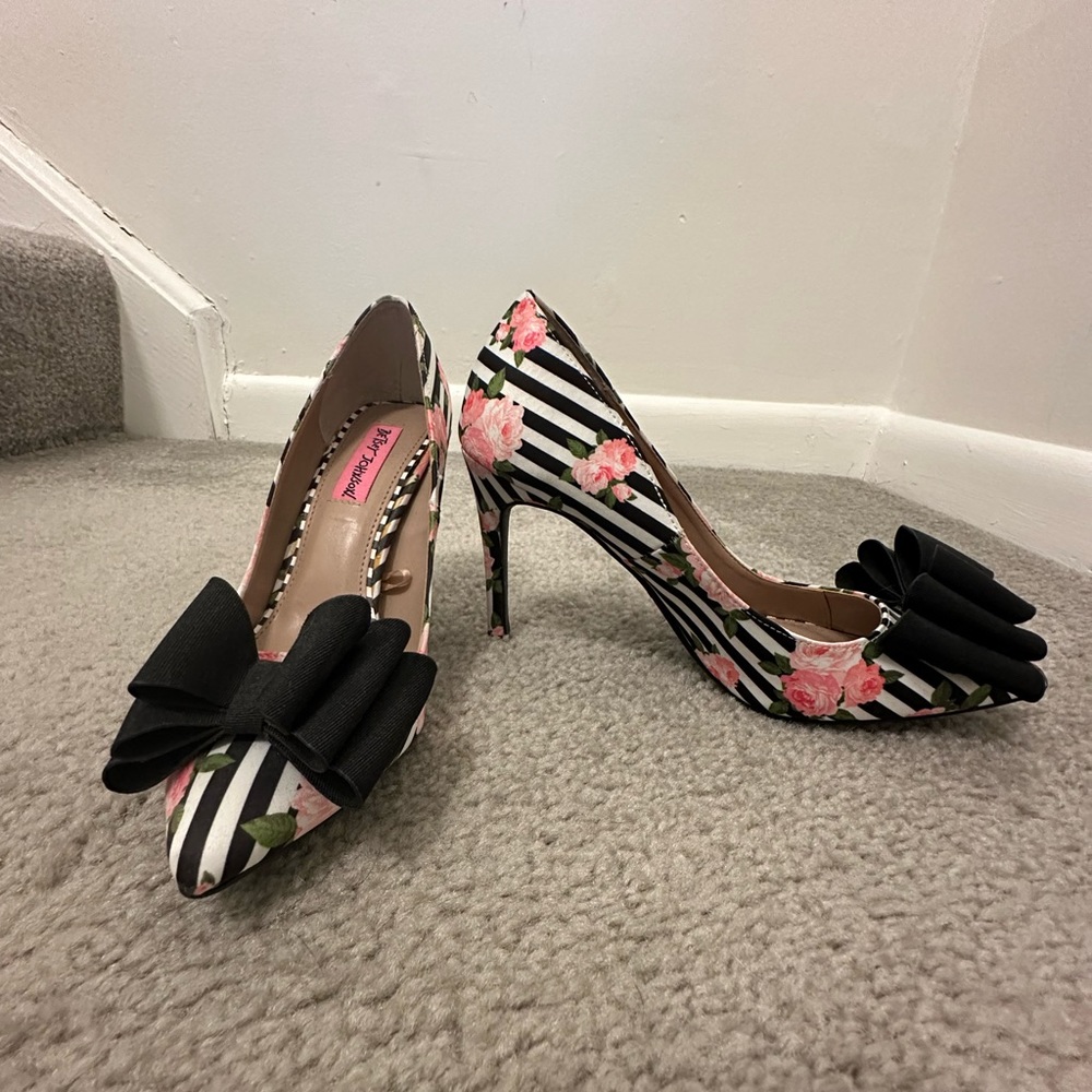 Betsy Johnson heel with black bow. Blk & white strips with pink floral size 6